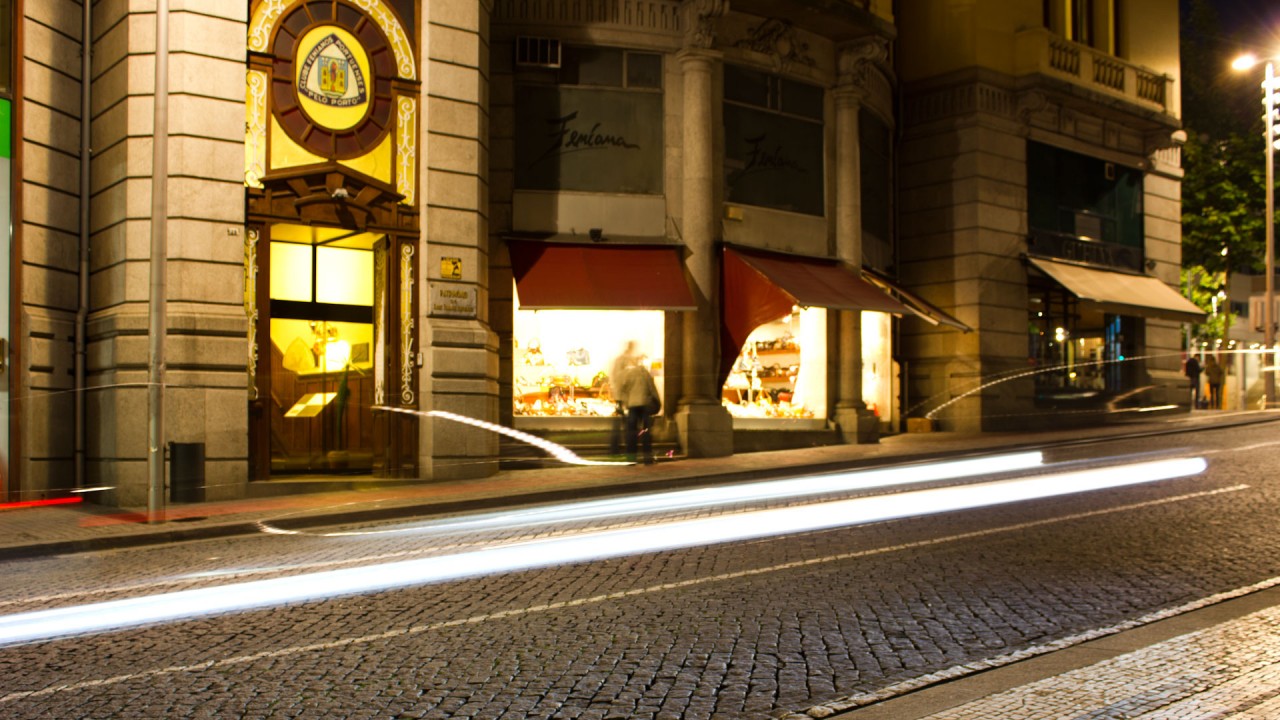 A beautiful shop in Porto PicVisit